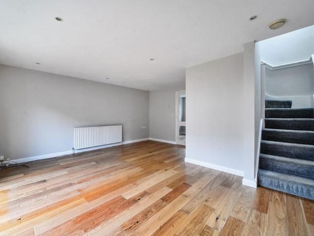 2 bedroom detached house to rent
