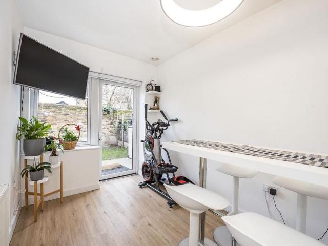 2 bedroom detached house to rent
