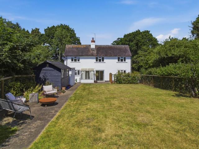 2 bedroom detached house to rent