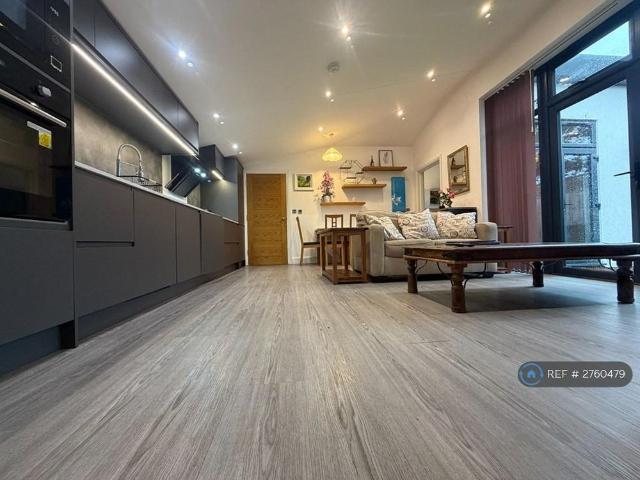 2 bedroom detached house to rent