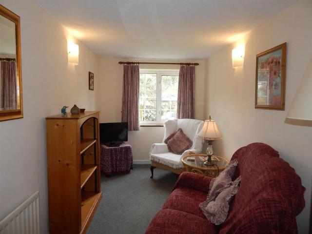 2 bedroom detached house to rent