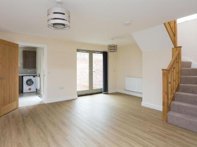 2 bedroom detached house to rent