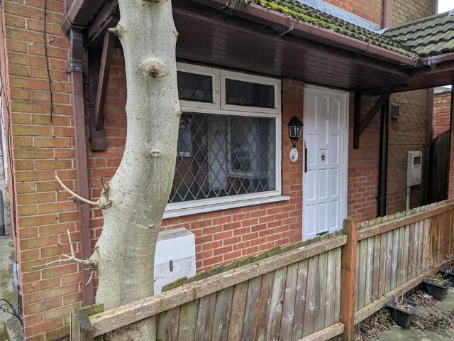 2 bedroom detached house to rent