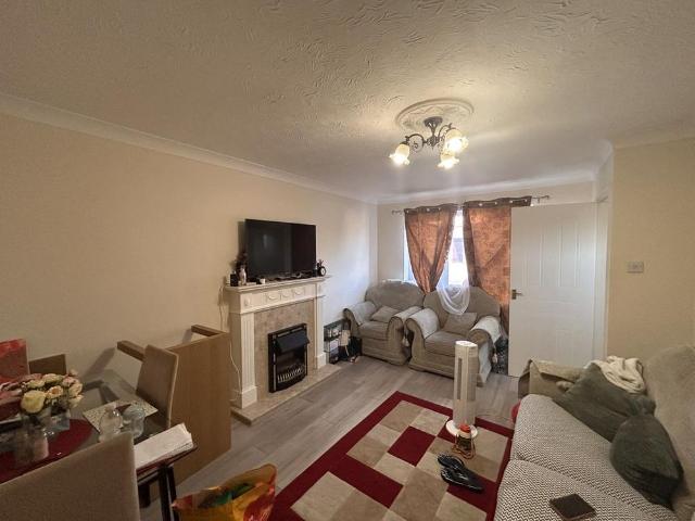 2 bedroom semi detached house to rent