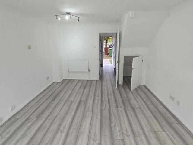 2 bedroom detached house to rent