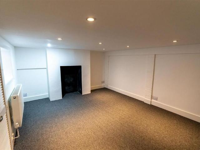 2 bedroom detached house to rent