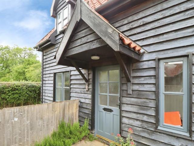 2 bedroom detached house to rent