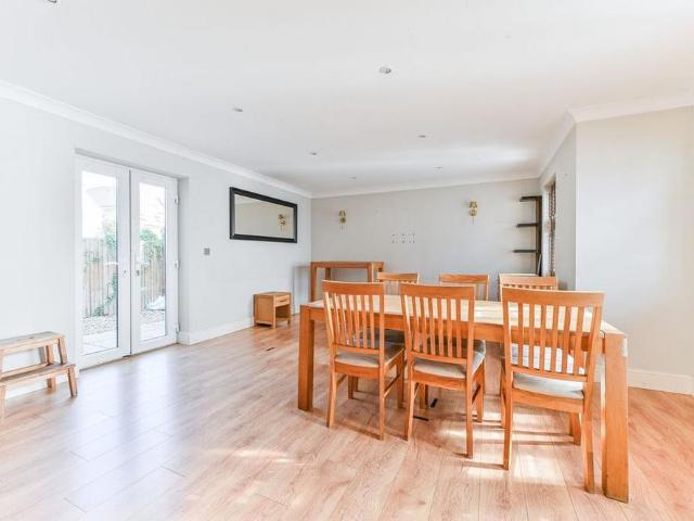 2 bedroom detached house to rent