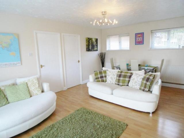 2 bedroom detached house to rent