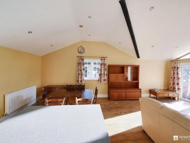 2 bedroom detached house to rent