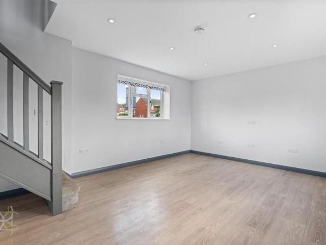 2 bedroom detached house to rent