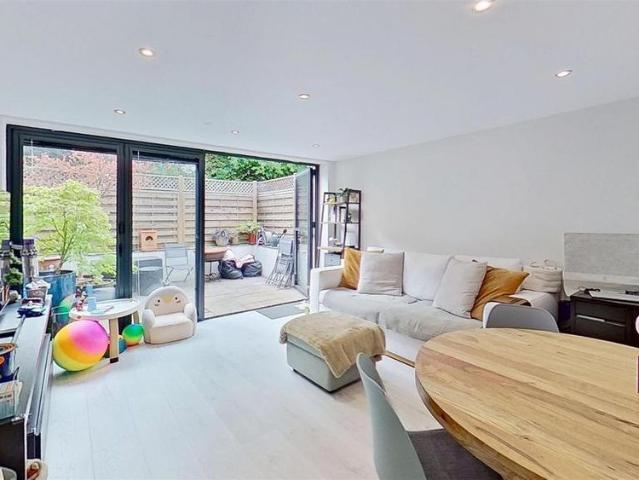 2 bedroom detached house to rent