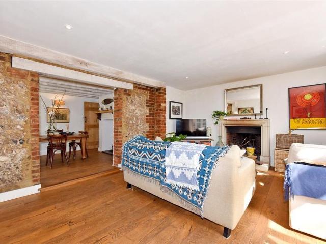2 bedroom detached house to rent