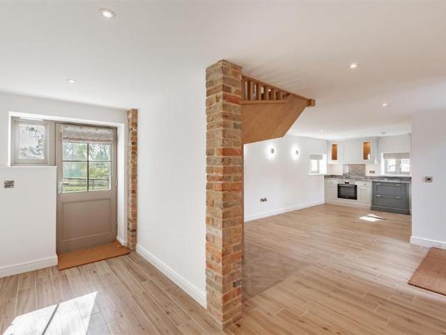 2 bedroom detached house to rent