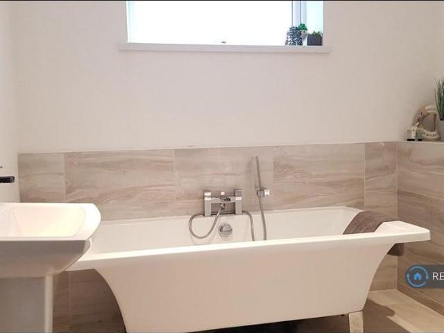 2 bedroom detached house to rent