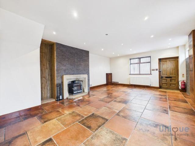 2 bedroom detached house to rent