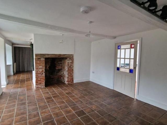 2 bedroom detached house to rent