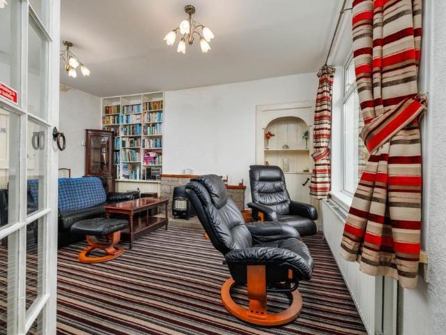 2 bedroom detached house to rent