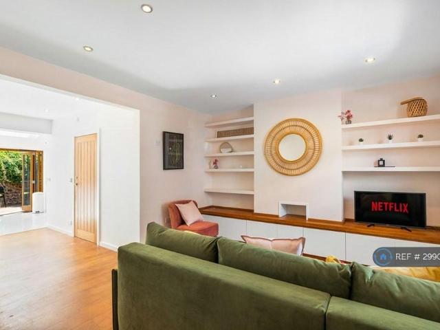 2 bedroom detached house to rent