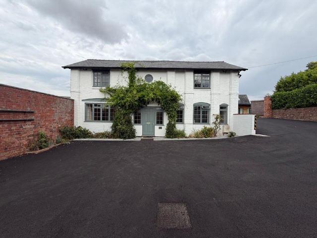 2 bedroom detached house to rent