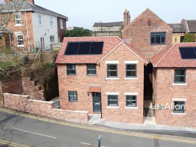 2 bedroom detached house to rent