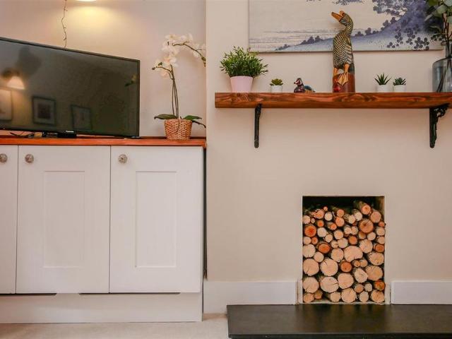 2 bedroom detached house to rent