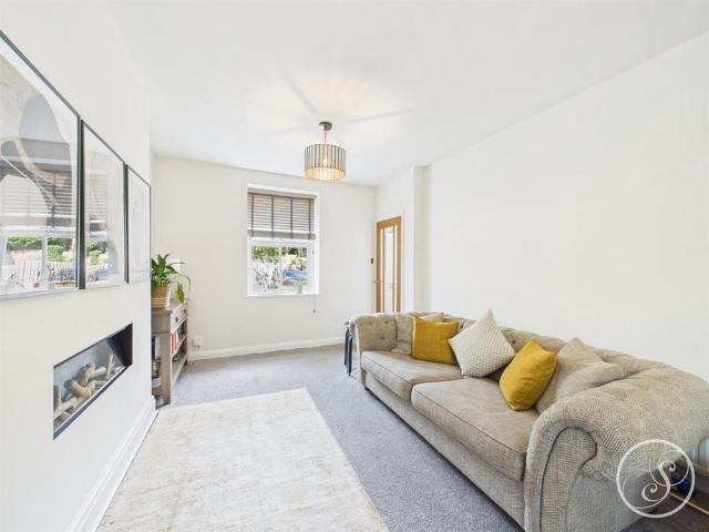 2 bedroom detached house to rent