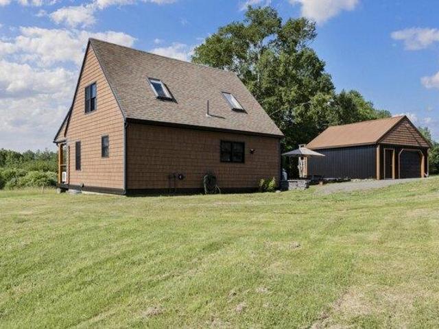2 bedroom, Dexter ME 04930 105709505