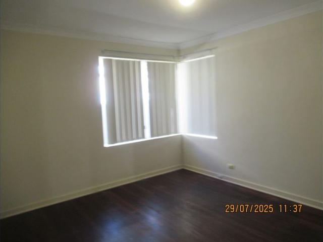 2 bedroom Duplex, near shops