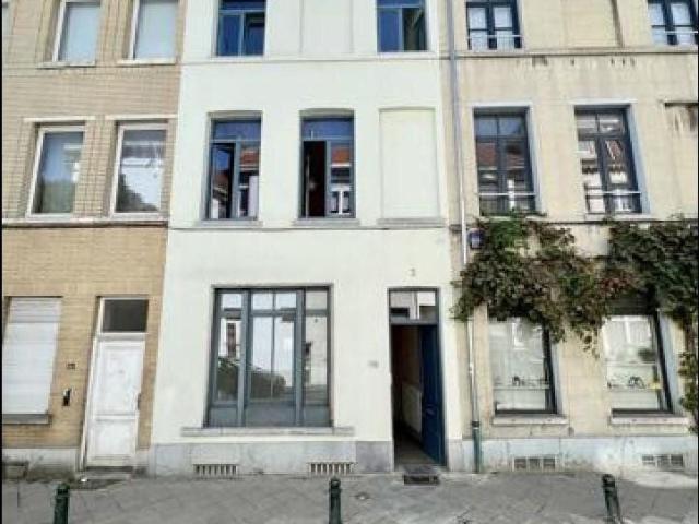 2 bedroom duplex at Fernand Cocq 5 months lease