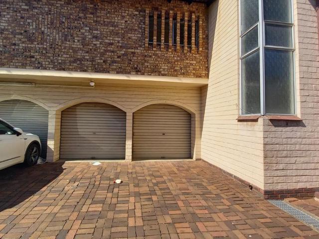 2 Bedroom duplex apartment to rent in Bulwer, Durban