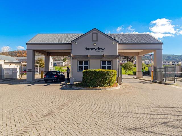 2 Bedroom duplex apartment rented in Honeydew Country Estate, Paarl