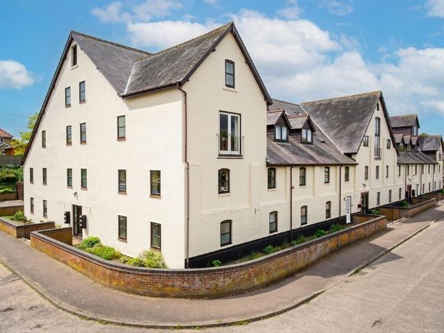 2 bedroom duplex for sale