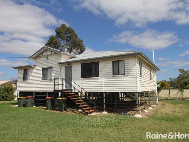 2 bedroom Duplex in Great location great returns !