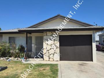 2 Bedroom Duplex in Long Beach with Two Parking Spaces!