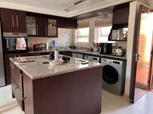 2 Bedroom duplex loft to rent in Lonehill, Sandton