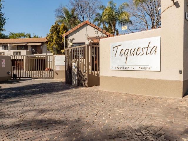 2 Bedroom duplex loft to rent in Paulshof, Sandton