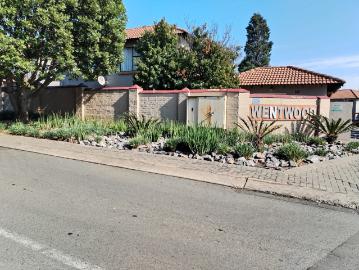 2 Bedroom Duplex To Let in Heuwelsig Estate