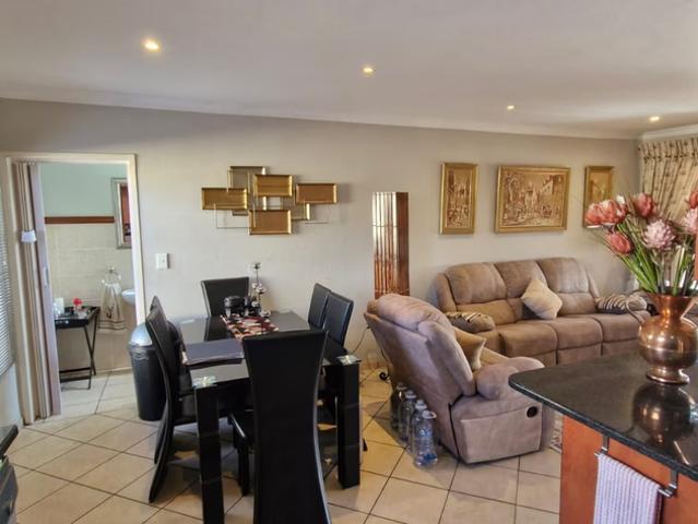 2 Bedroom Duplex To Let in La Montagne