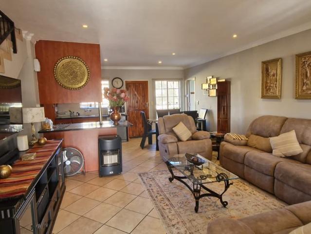 2 Bedroom Duplex To Let in La Montagne