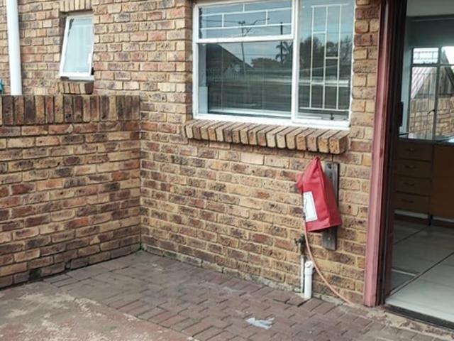 2 Bedroom Duplex To Let in Lindbergh Park