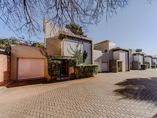 2 Bedroom Duplex To Let in Menlo Park