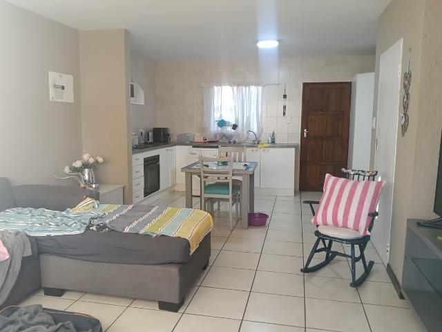 2 Bedroom Duplex To Let in Noordheuwel