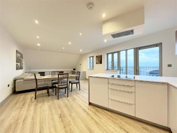 2 bedroom Duplex to rent