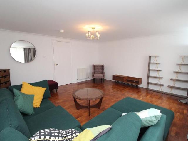 2 bedroom duplex to rent