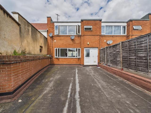 2 bedroom duplex to rent