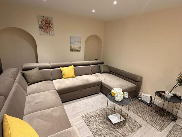 2 bedroom duplex to rent