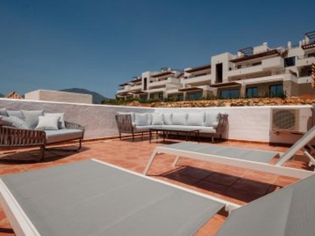 2 bedroom duplex townhouse with sea views and jacuzzi in Istán, Costa del Sol
