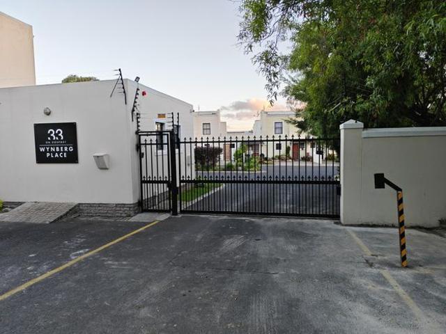 2 Bedroom duplex townhouse freehold to rent in Wynberg, Cape Town