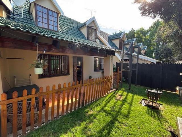2 Bedroom duplex townhouse sectional to rent in Weltevreden Park, Roodepoort